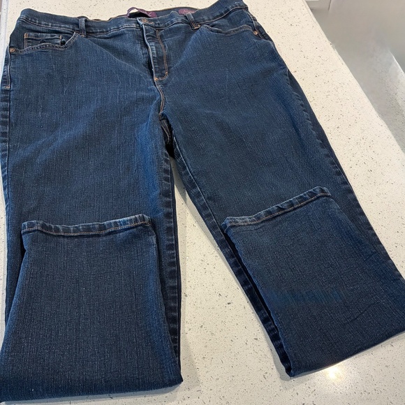 Gloria Vanderbilt  Amanda Jeans - Picture 2 of 4